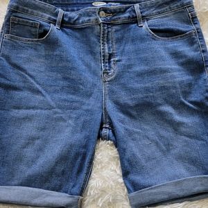 Old Navy Bermuda shorts, mid-rise, size 14